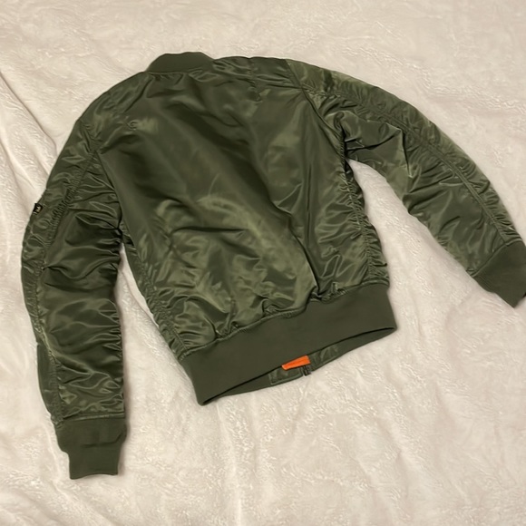 Alpha Green Bomber - Picture 2 of 6